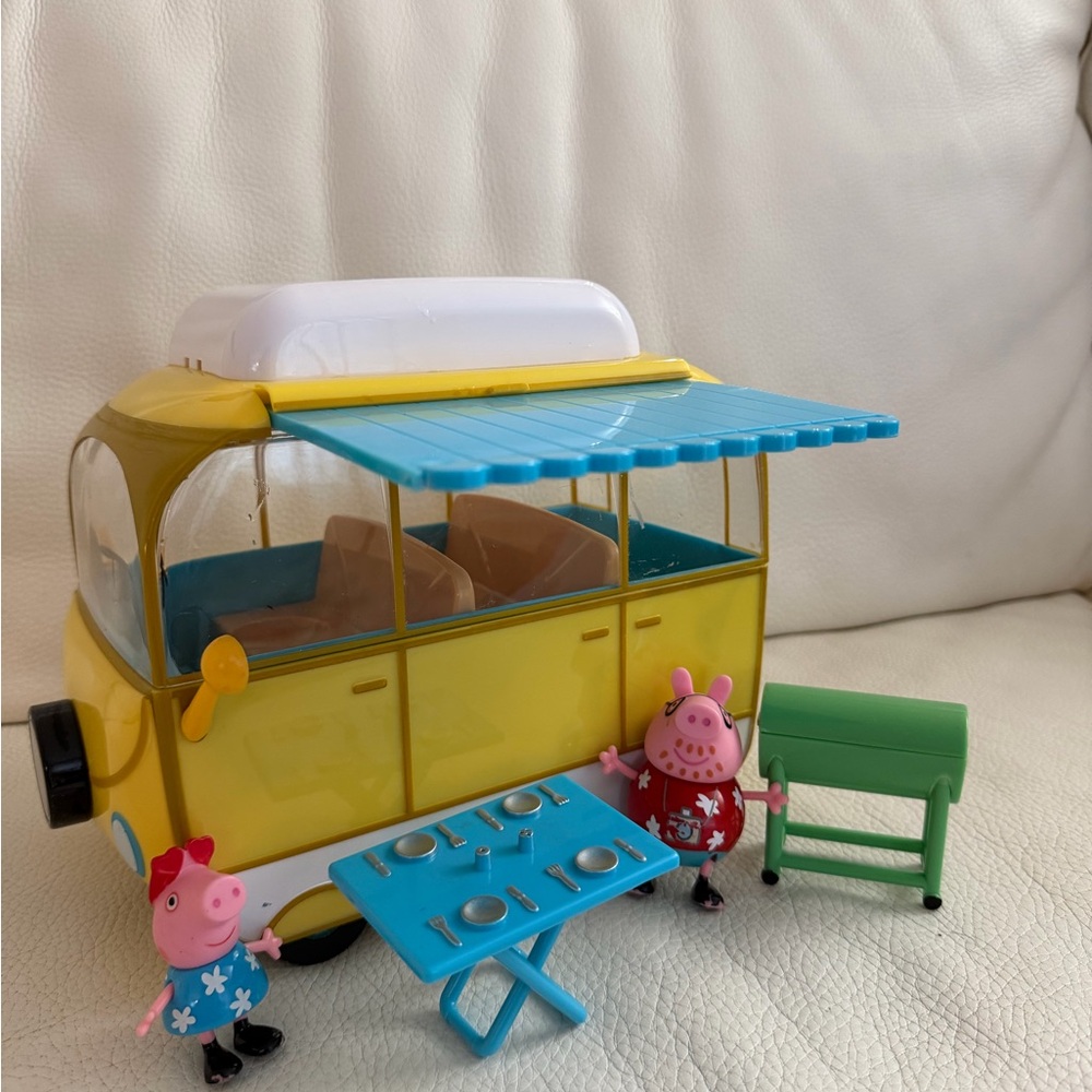 Peppa Pig Family Campervan Camping Playset